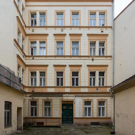 Bright And Neat Apartments At Zizkov Прага Экстерьер фото